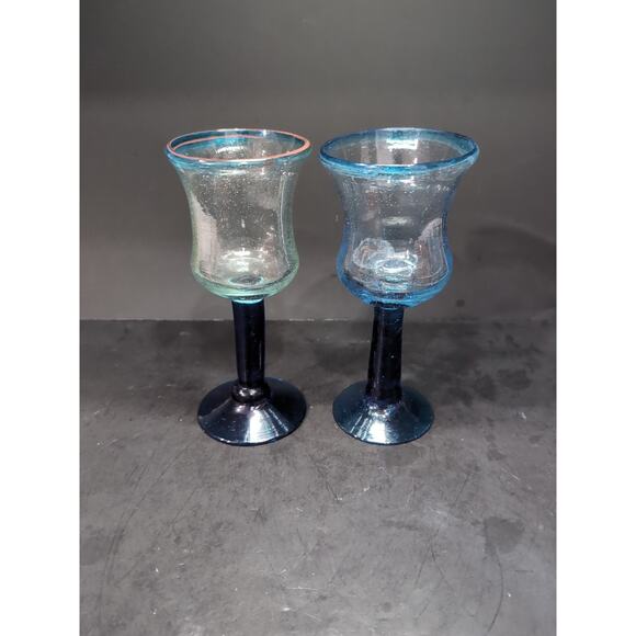 Mexican Handblown Wine Goblets, Clear Glass with Aqua Blue‎ Rim, Stem, Set of 2 - Picture 2 of 10
